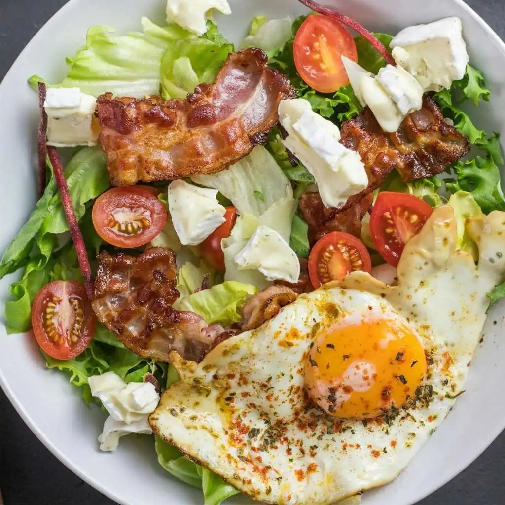 Brunch Salad with Bacon & Egg